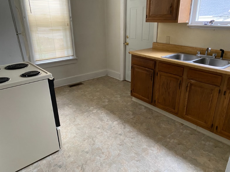 Building Photo - 619 Allen Ave