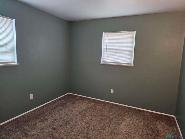 Building Photo - 300 Circle Dr