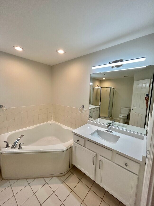 Building Photo - 2375 Chelsea Rd