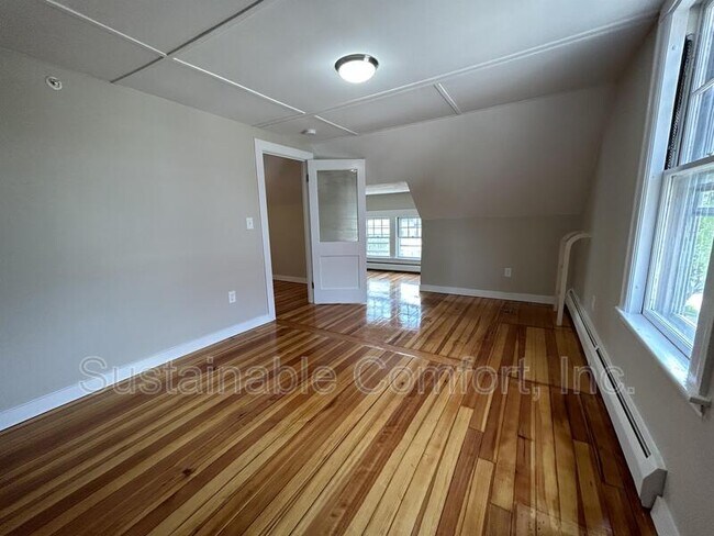 Building Photo - 30 Roxbury St