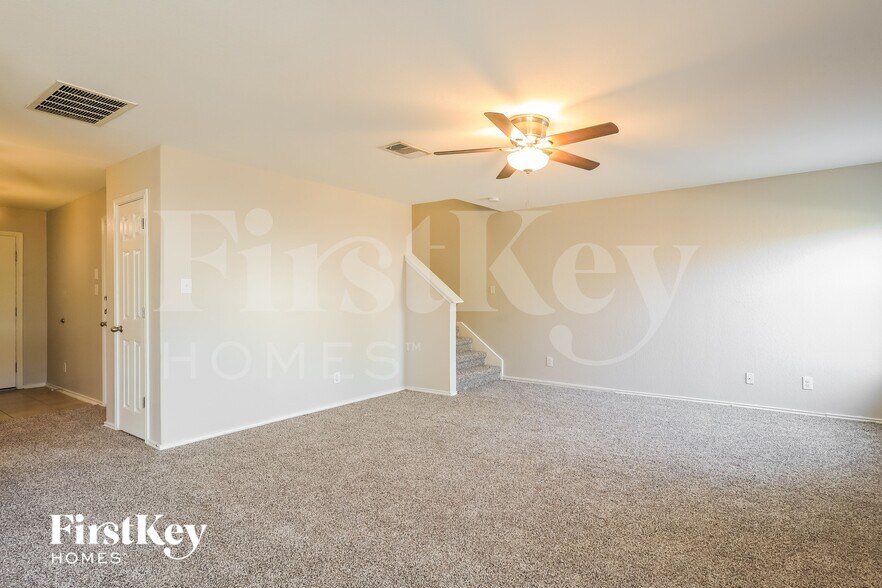 Building Photo - 1811 Buescher Path