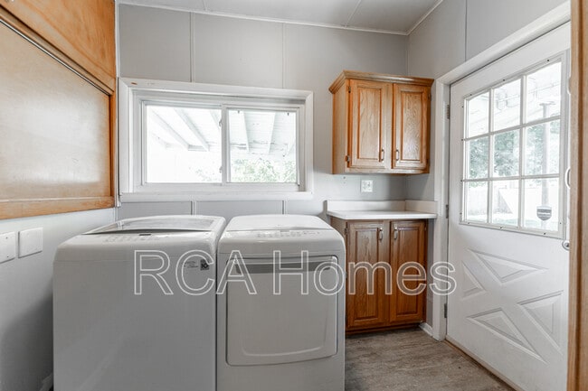 Building Photo - 724 E Pleasant Run Parkway North Dr