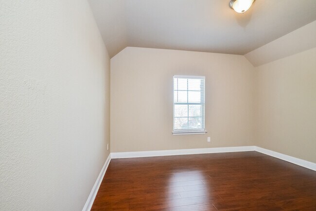 Building Photo - Spacious 4-Bedroom Home in Little Elm