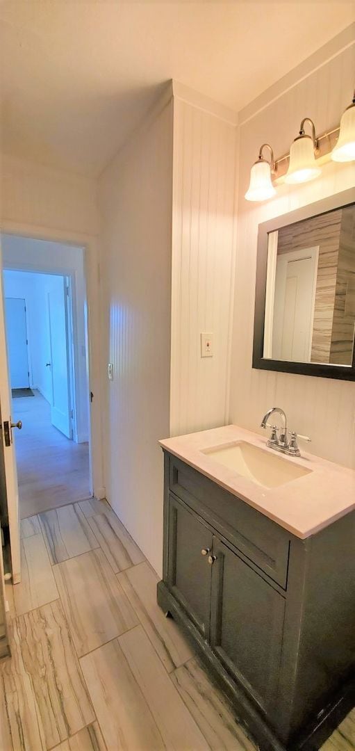 Building Photo - 3 Bed 1.5 Bath 2 car garage in Nichol's Hi...