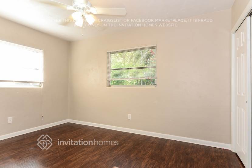 Building Photo - 2359 Eastwood Dr