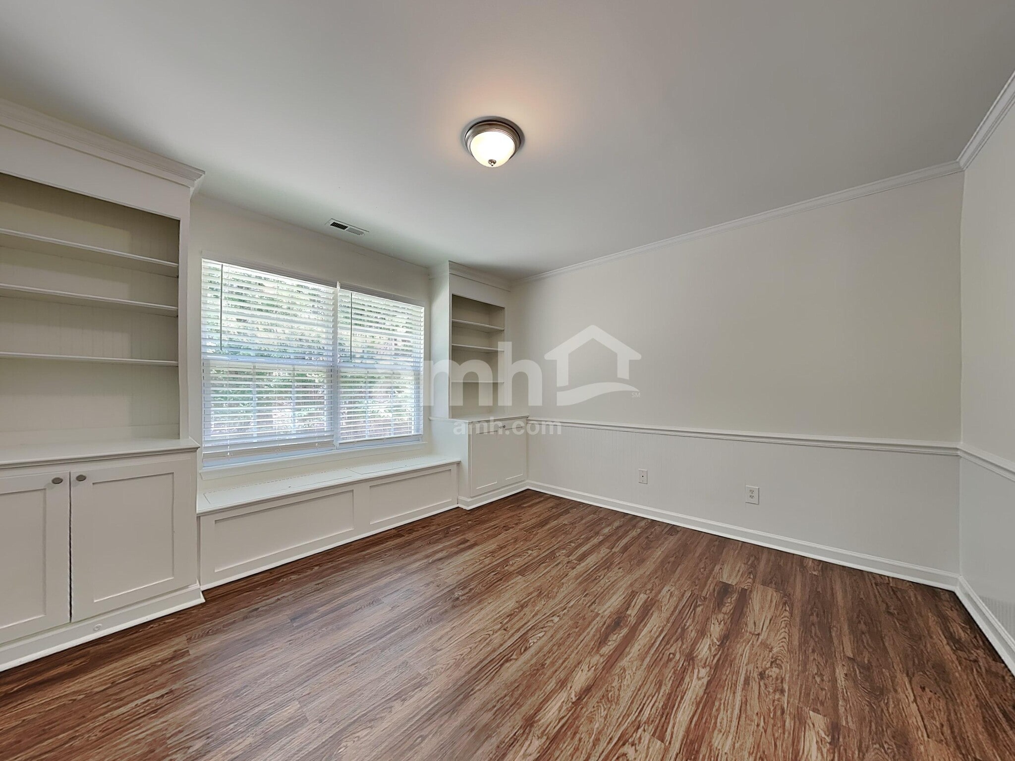 Building Photo - 5716 Running Fox Ln