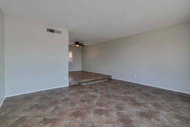 Building Photo - 137 E Riviera Dr
