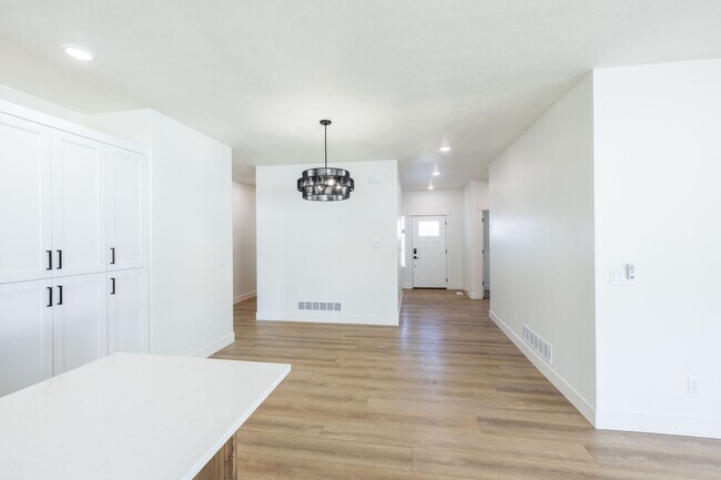 Building Photo - TWIN HOME FOR RENT IN SUGAR CITY - 3 BEDROOMS 2 FULL BATHROOMS