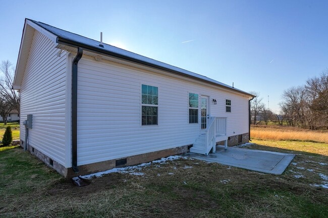 Building Photo - 123 Vanatta Rd