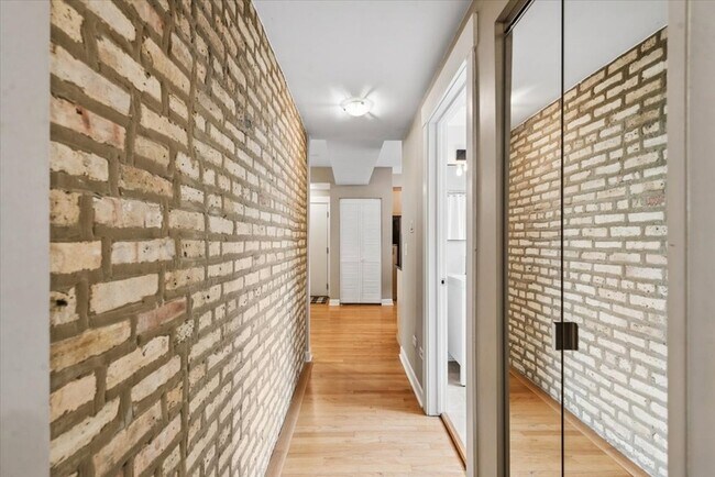 Building Photo - 2541 Prairie Ave