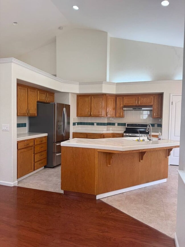 Building Photo - 10374 N Sierra Vista Ave