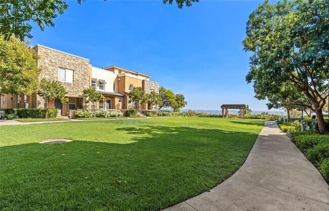Building Photo - 71 Brownstone Way