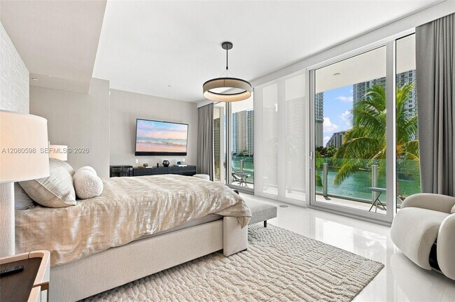 Building Photo - 300 Biscayne Blvd Way