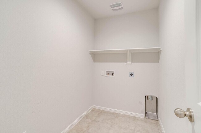 Building Photo - Nice 3 Bed, 2 Bath House in Creekside Esta...