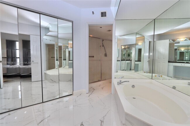 Building Photo - 3530 Mystic Pointe Dr