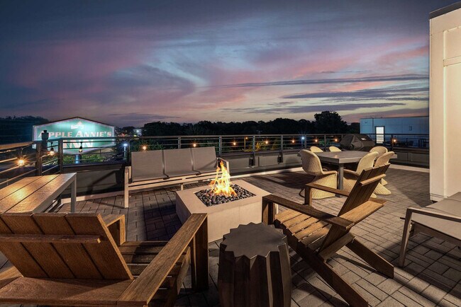 Building Photo - 87 Lucile St