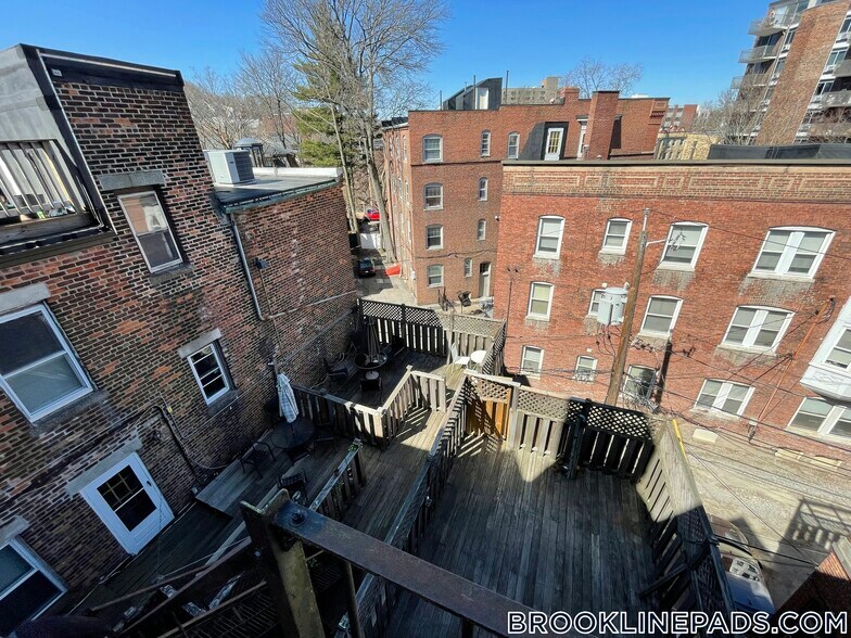 Building Photo - 1404 Beacon St