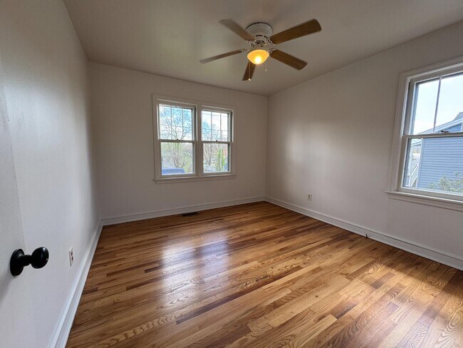 Building Photo - 404 Grubert Ave