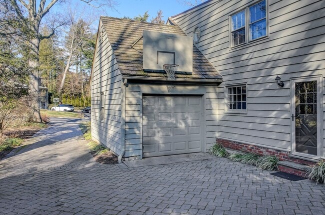 Building Photo - 148 Heritage Rd