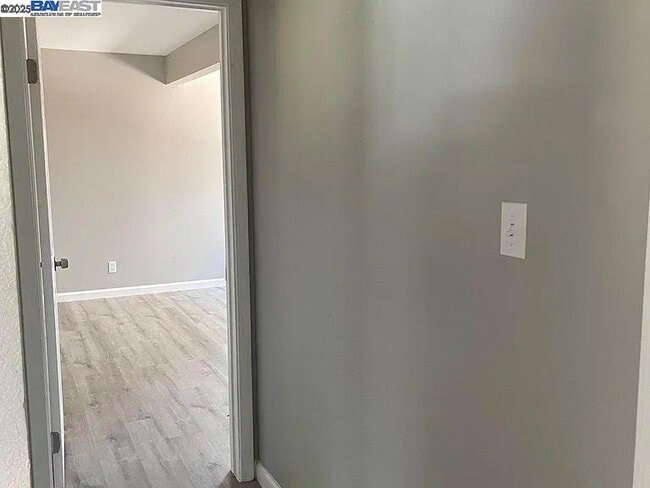 Building Photo - 1285 Russell Way