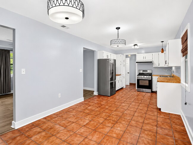 Building Photo - All brick ranch in Port Wentworth