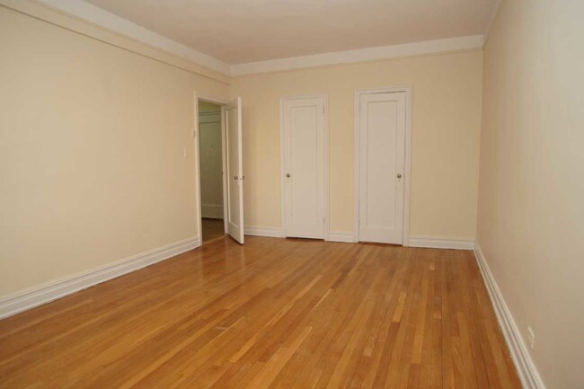 Building Photo - 6220 Bay Pkwy