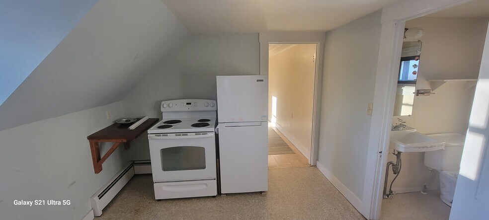 Building Photo - 93 Baldwin St