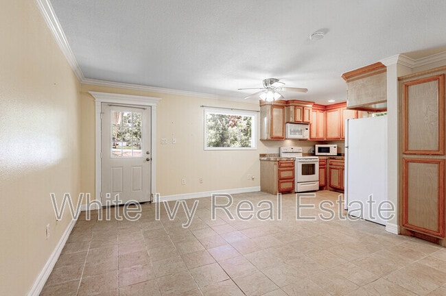 Building Photo - 4 Rainbow Dr