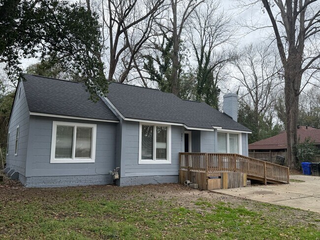 Building Photo - **ON HOLD**Remodeled Midtown Columbus, GA 3 Bedroom / 2 Bathroom Home for Rent***