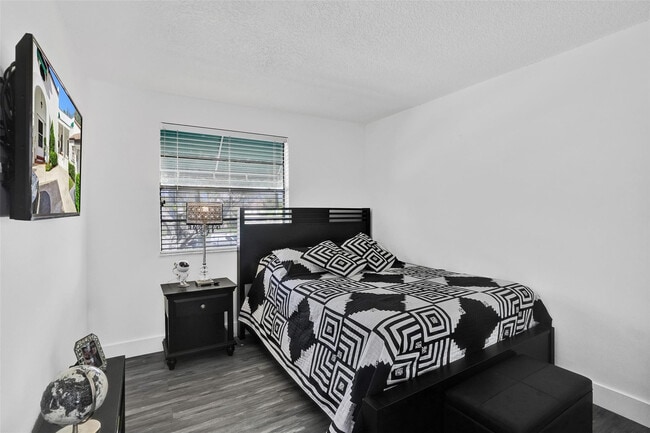 Building Photo - 3633 NW 6th St