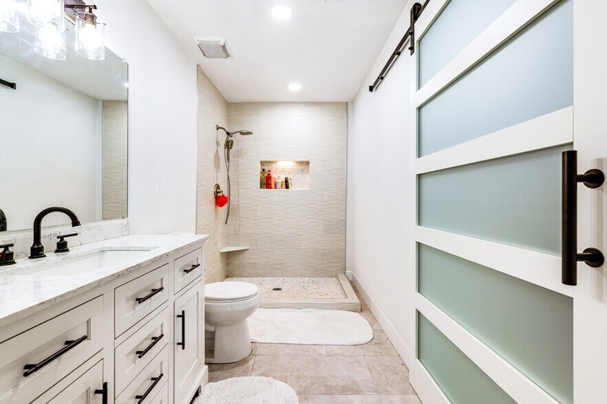 Building Photo - 903 W Harvard Dr