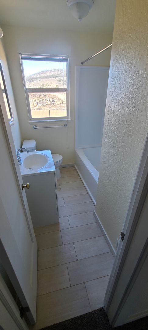 Building Photo - COUNTRY LIVING JUST OUTSIDE OF RENO!