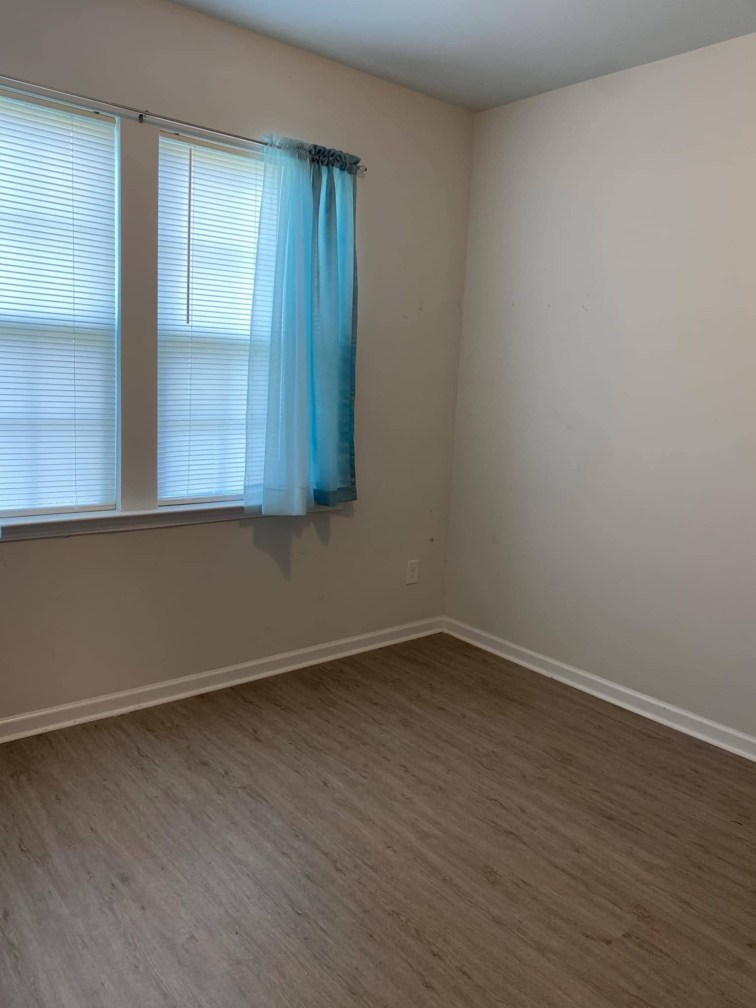 Downstairs Bedroom - 9824 English Elm St