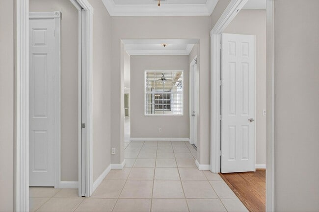 Building Photo - 121 Savona Dr