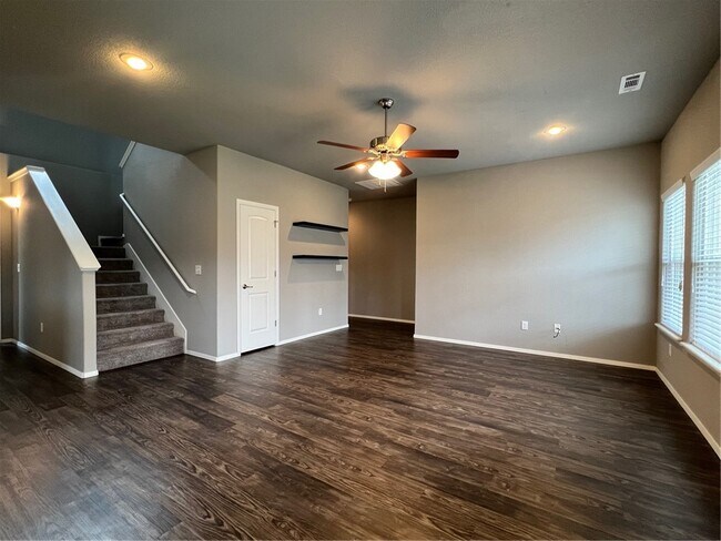 Building Photo - 1306 W Walker Dr