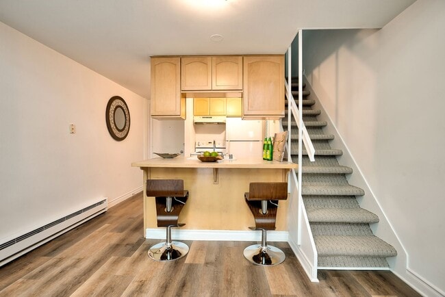 Building Photo - Modern Loft On First Hill!