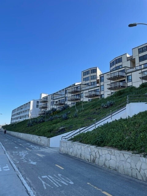 Building Photo - 625 Esplanade
