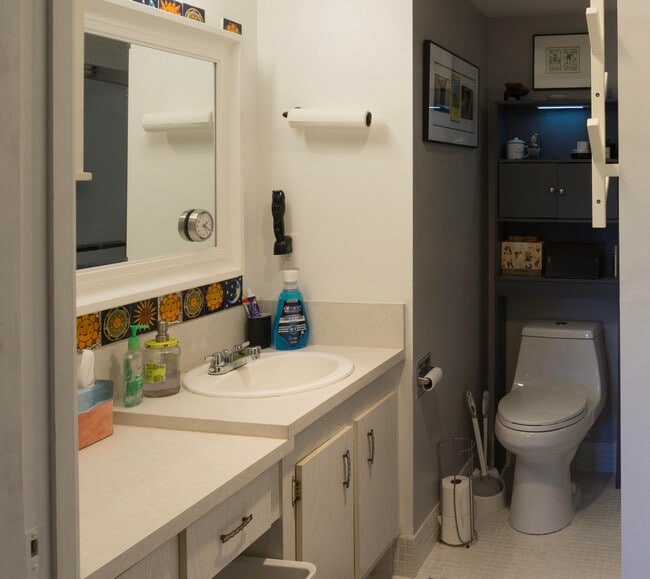 Building Photo - 4016 Lincoln A