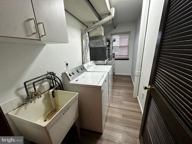 Building Photo - 1439 Vista St