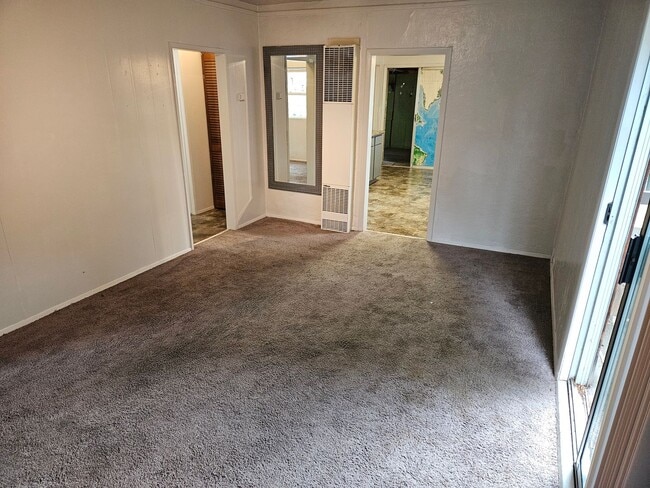 Building Photo - 2 bedroom with fully fenced yard in bremer...
