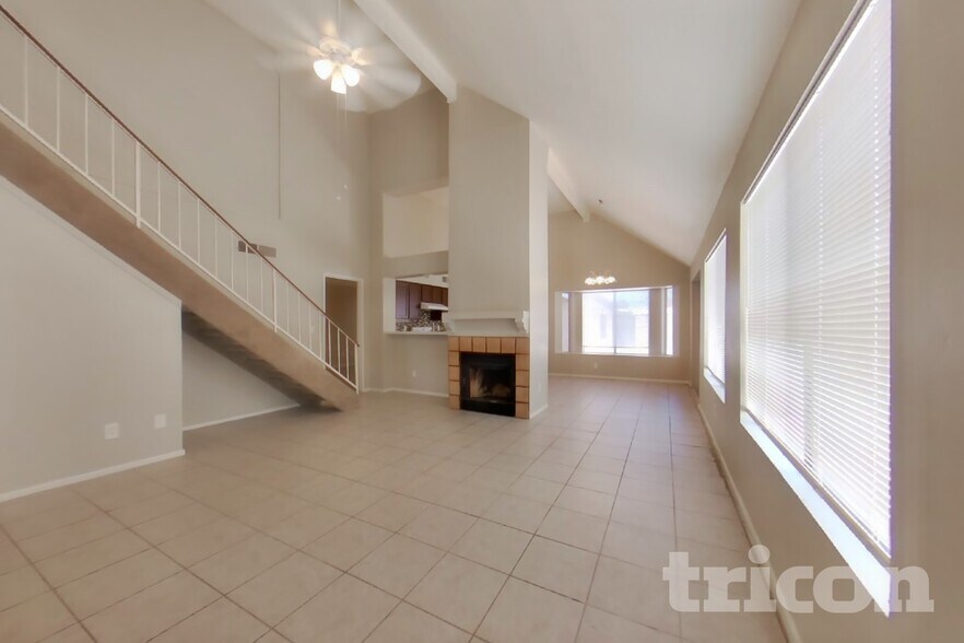 Building Photo - 2206 W Monona Dr