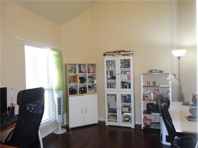 Building Photo - 9400 Deerhurst Pl