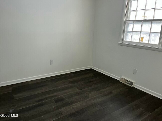 Building Photo - 5 Webster Ct