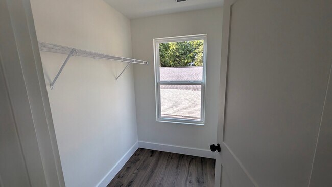 Building Photo - 2544 Selma Ave