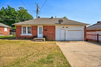 Building Photo - Welcome To This Charming 1 Bedroom House L...