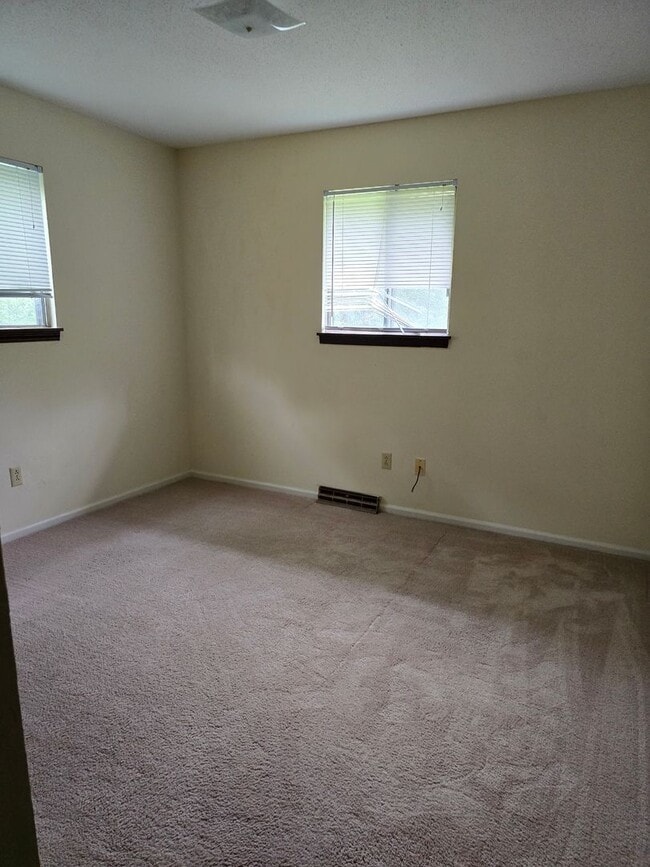 Building Photo - 2906-2908 N. Willowbrook