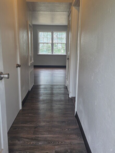 Building Photo - 529 NW 15th Dr