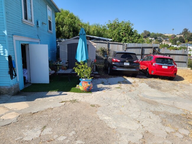 Separate storage left of cars - 1644 Mohawk St