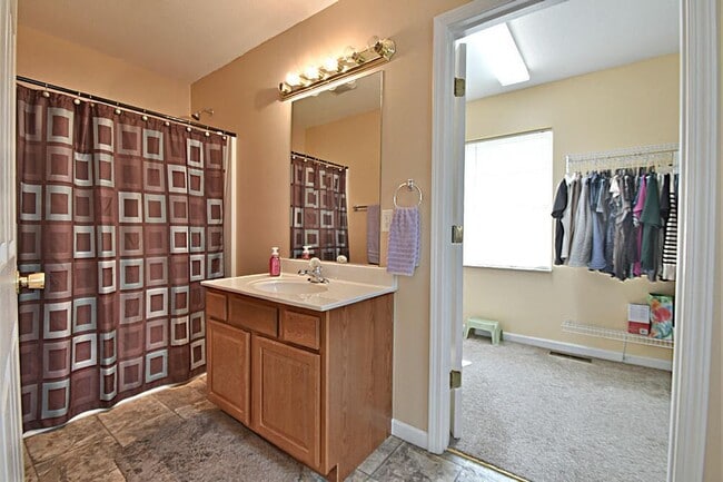 Building Photo - 6100 Cougar Dr