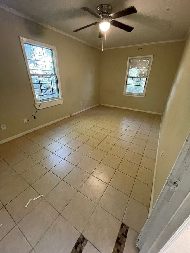 Building Photo - Cute One Bedroom Unit in Queensborough